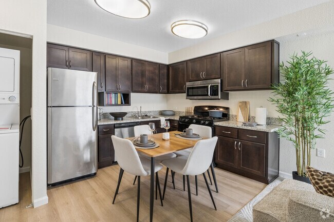 1BR, 1BA - 546SF - Kitchen