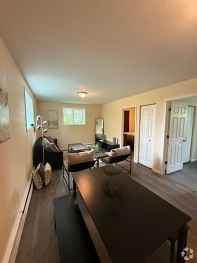 Building Photo - 1516 Buttercup St Unit B Rental