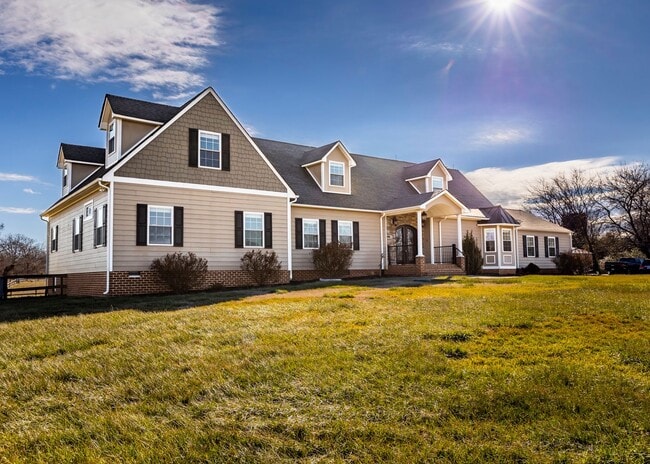 Building Photo - 5 bedroom home