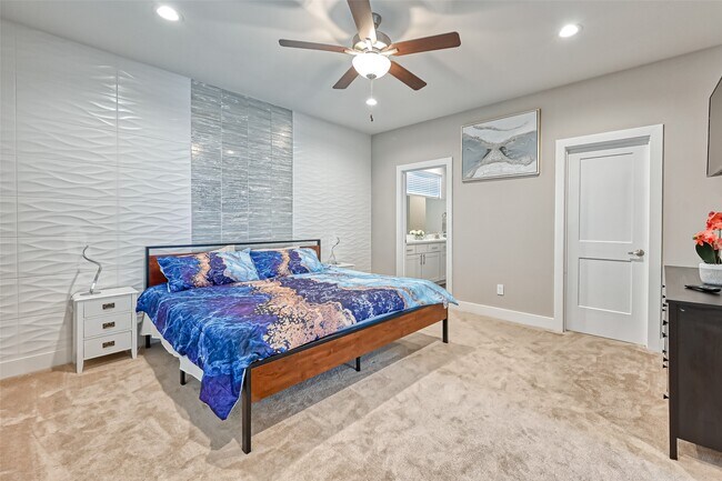 Photo - 882 Fortune St