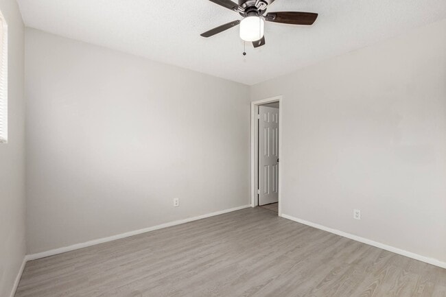 Building Photo - 1985 S Plaza Dr Rental