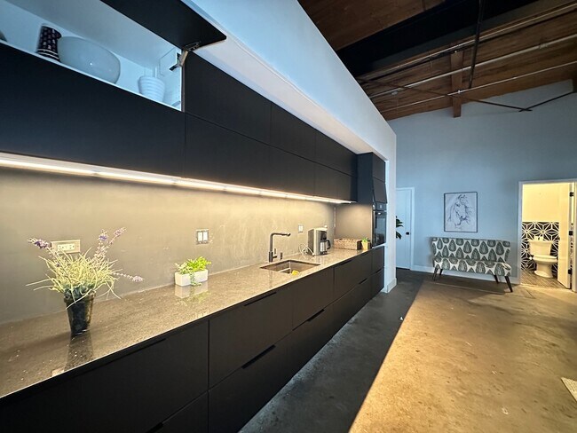 Photo - 3134 W Carroll Ave Unit F3