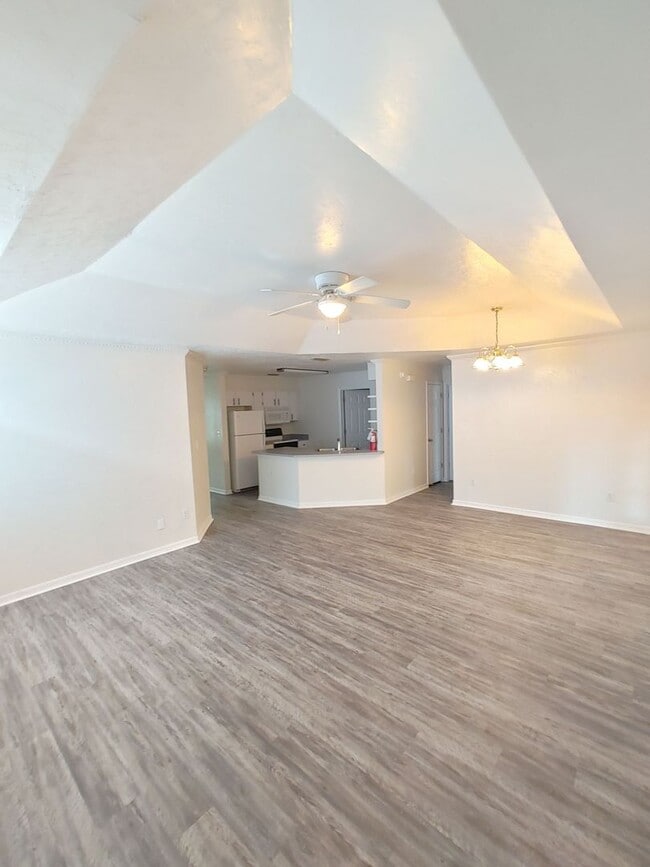 * PRICE DROP * 2/2 House with Garage in Pa... - * PRICE DROP * 2/2 House with Garage in Pa...