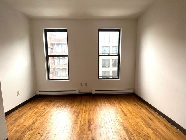 Building Photo - 1409 Grand St Unit 2 Rental