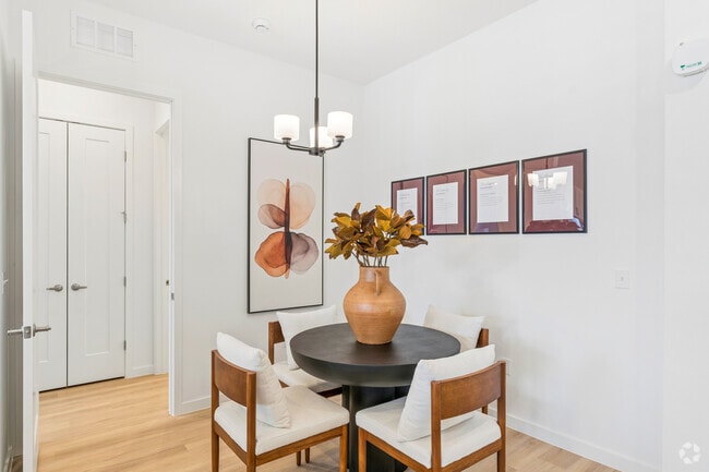 B2 2BR, 2BA - 1,237SF - Dining Room - Regency