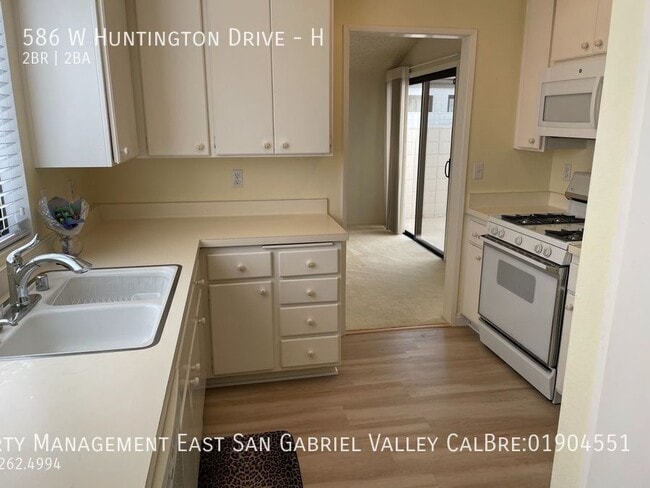 Photo - 586 W Huntington Dr