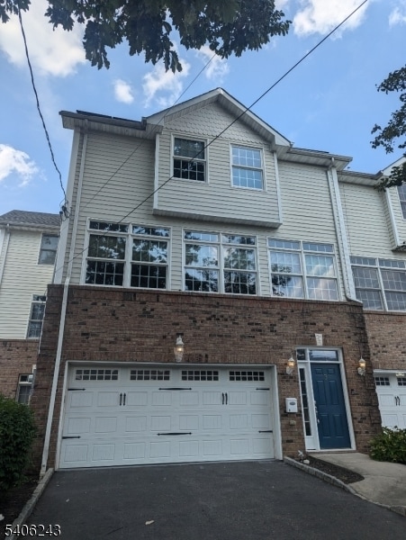 Building Photo - 200 Burnet Ave Unit 3