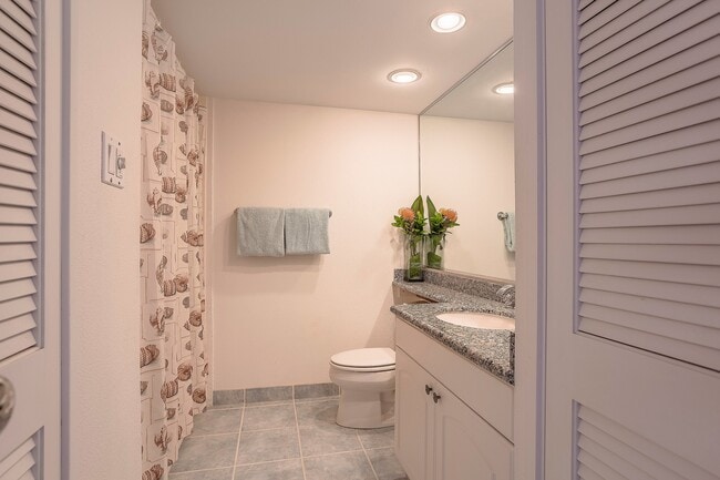 Photo - PENTHOUSE - BEACH FRONT End unit furnished 2/2/1PKG CONDO
