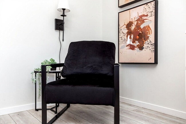 Photo - 20548-20100 100 Ave NW Unit SI ID1345386P