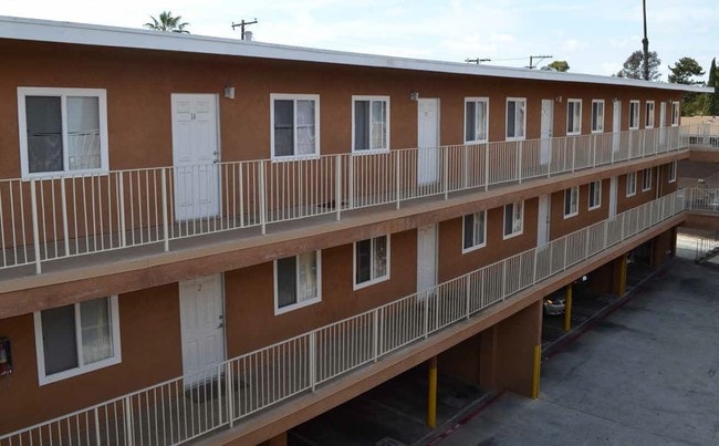 Highland Apartments - Las Dos Palmas