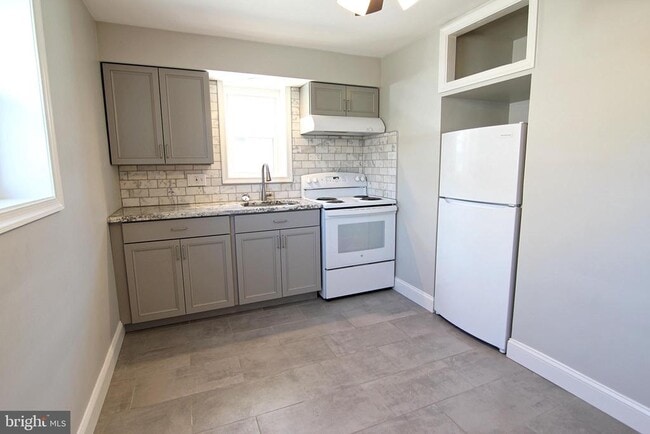Photo - 304 Sixth St