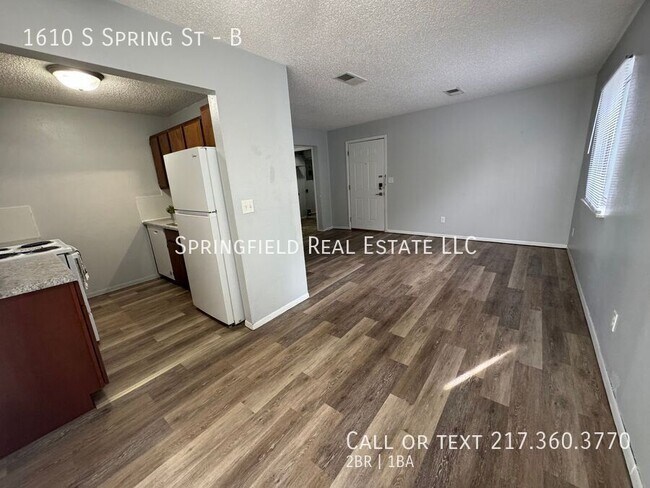 Photo - A Breath of Fresh Air: 2 Bed/1 Bath Main F... Unidad B