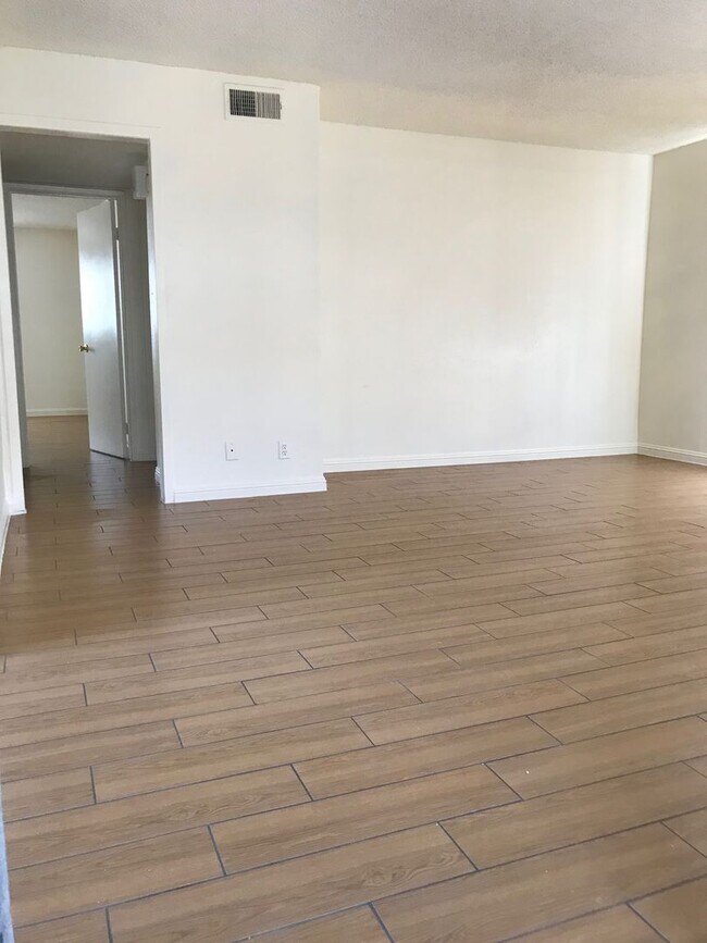 3851 Hazelwood St Unit 3851-03