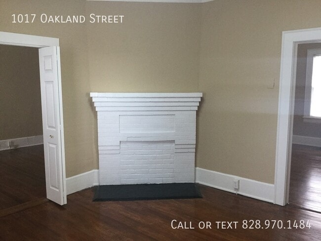 Photo - 1017 Oakland St