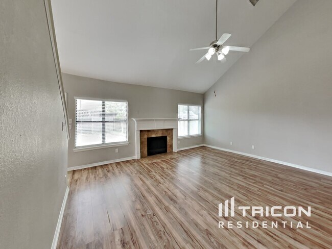 Photo - 963 Oak Lynn Dr