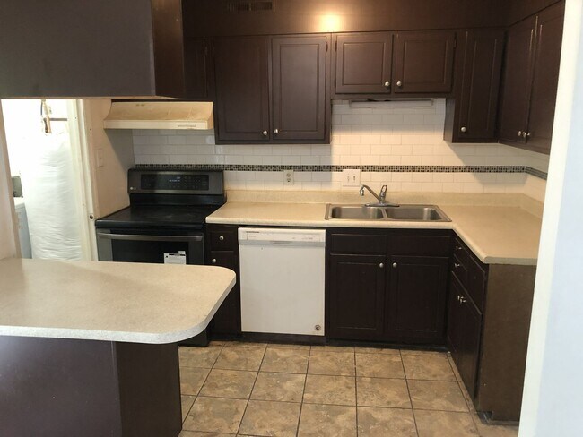 Photo - Carriage Hill Apartments Unit 153 West End St, Apt B
