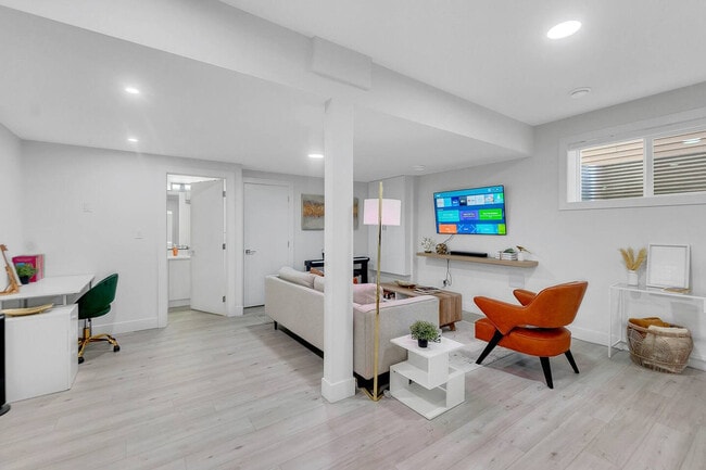 Photo - 15506-1513A 13A Ave SW Unit SI ID1564638P