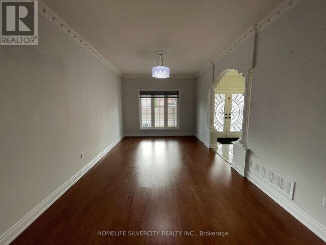 Photo - 4 Runnymede Crescent