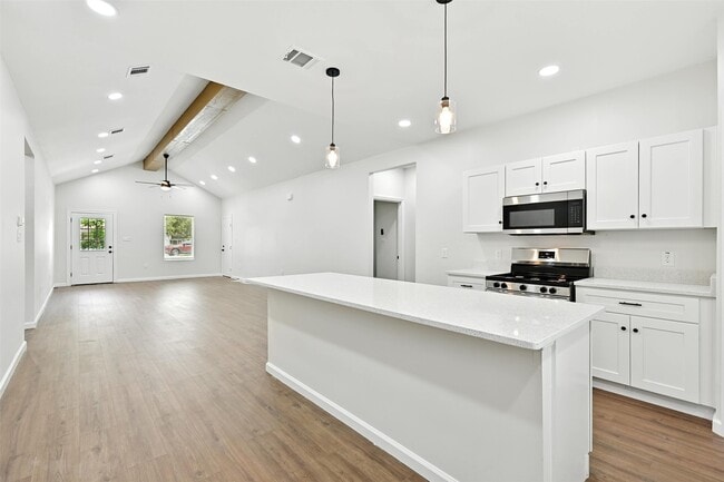 Building Photo - 6105 Woodrow St