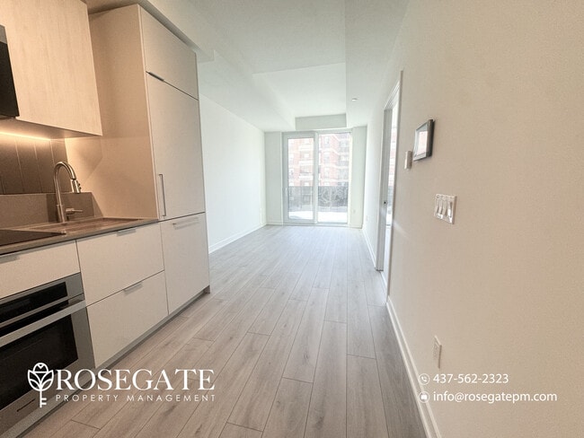 Photo - 2-Bedroom Condo with Parking, Private Garage, Locker & Balcony in Mississauga Unit 609