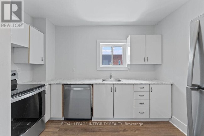 Photo - 34 Market St N