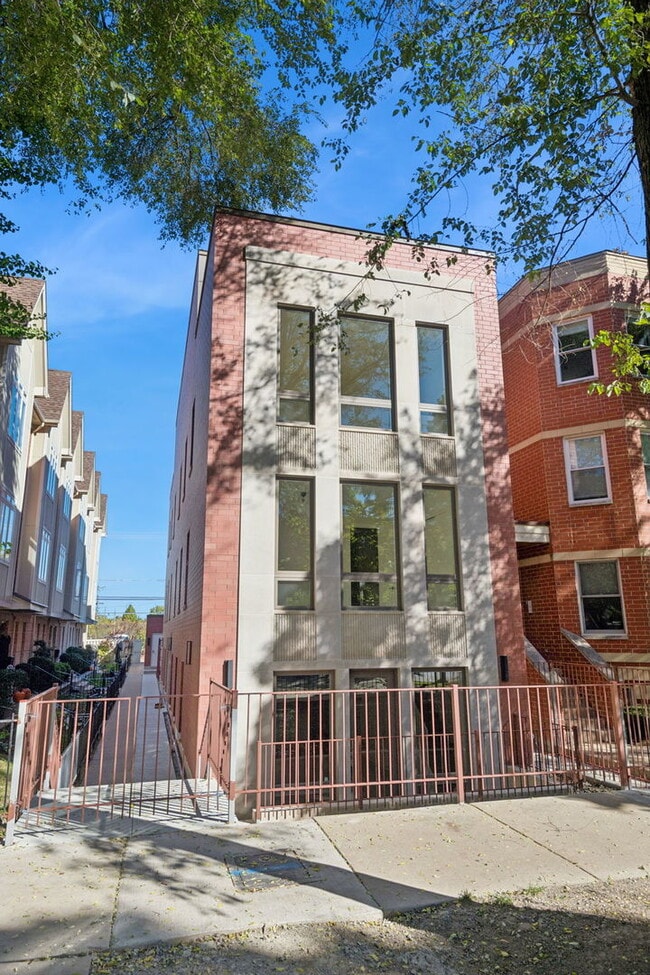 2323 N Lister Ave