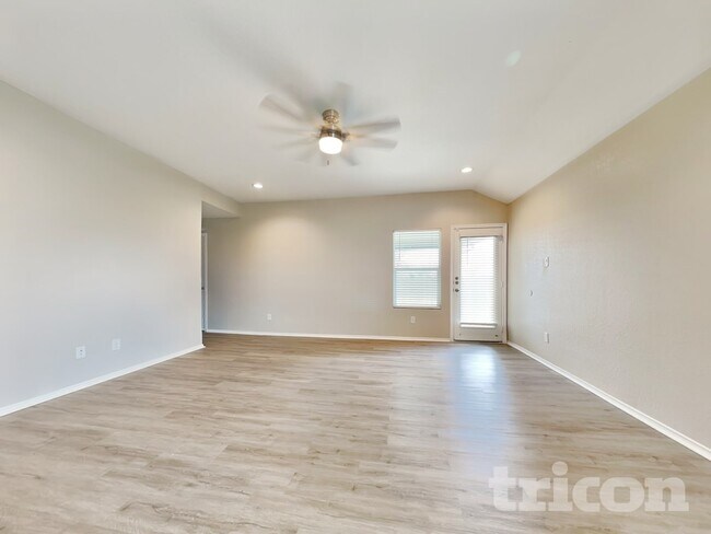 Photo - 414 Lance Trail