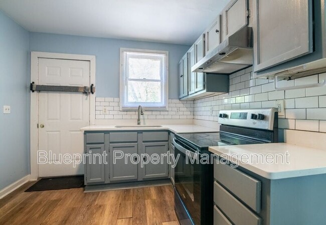 Photo - 208 52nd Pl N