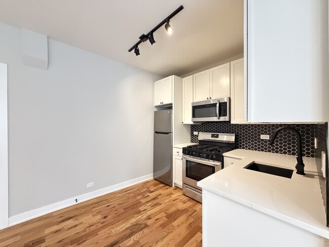 Photo - 643 W Wrightwood Ave Unit 004