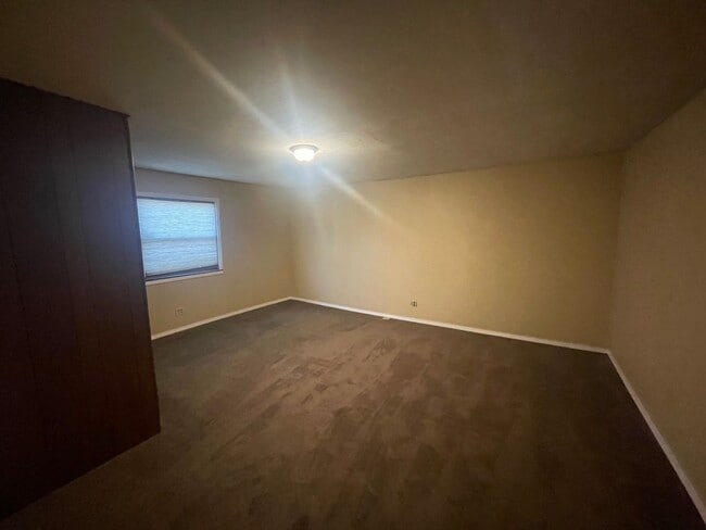 Building Photo - 4 bed 1 bath, with extra large utility are... Rental