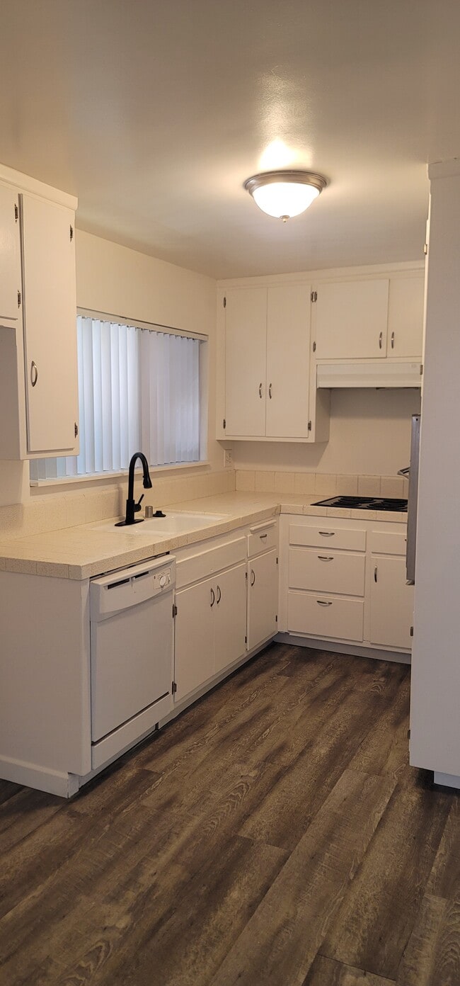 #24 kitchen - Via Del Amo Apartments