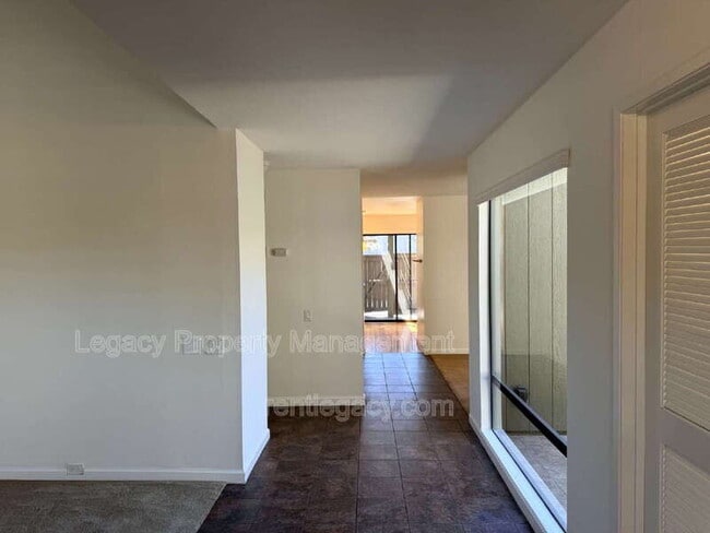 Photo - 255 Munroe St