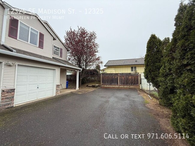 Photo - 12325 SE Madison St Unit 12325