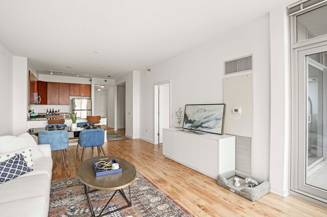 Building Photo - 757 S Clark St