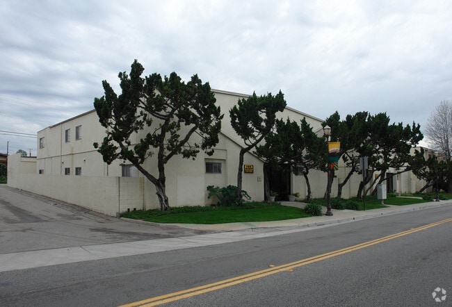 Building Photo - 1740-1750 Ventura Blvd