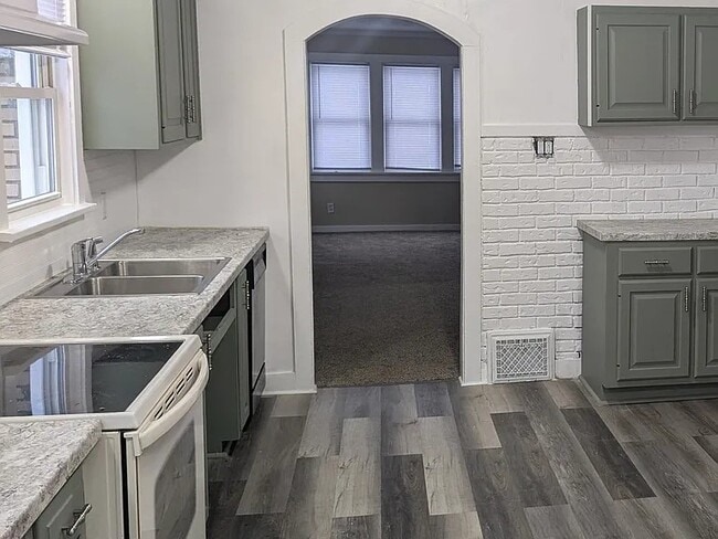 Photo - 922 Burdette St