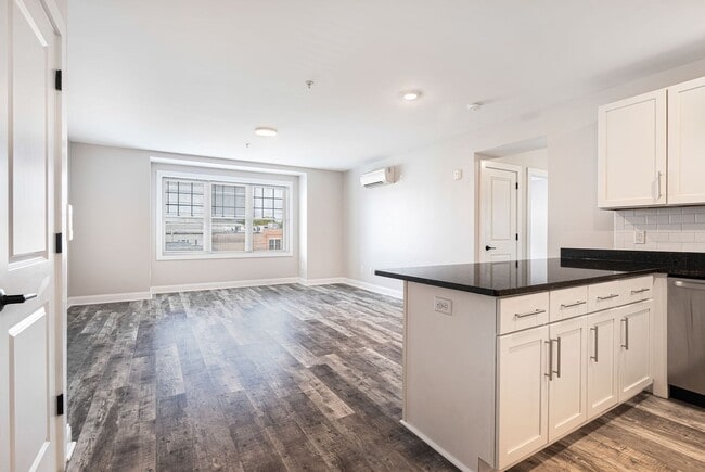 Photo - Third and Central Place