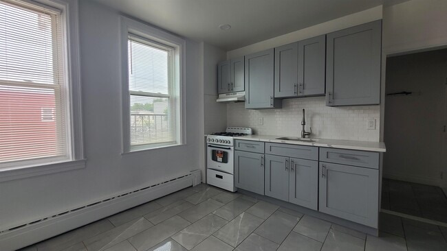 Building Photo - 297 Griffith St Unit 3 Rental