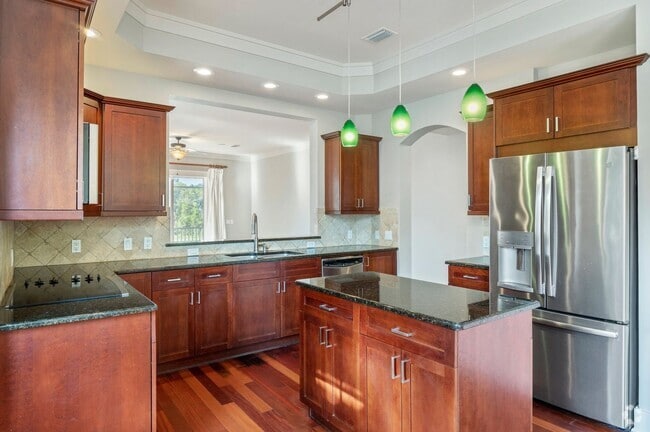 Building Photo - Gorgeous Regatta Bay Townhouse for RENT!!
