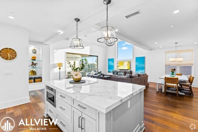 Building Photo - Gorgeous 3 bed 3.5 bathroom home available...