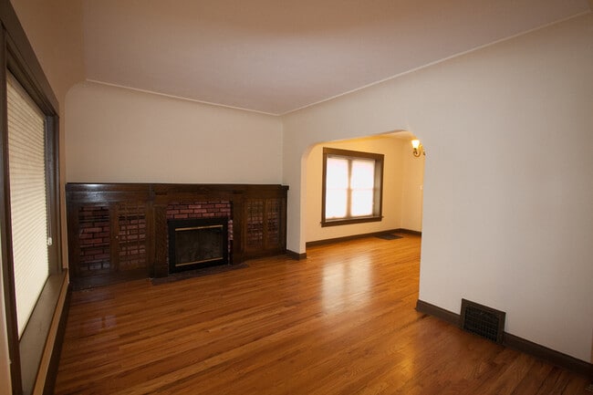 Photo - 3733 Grove St