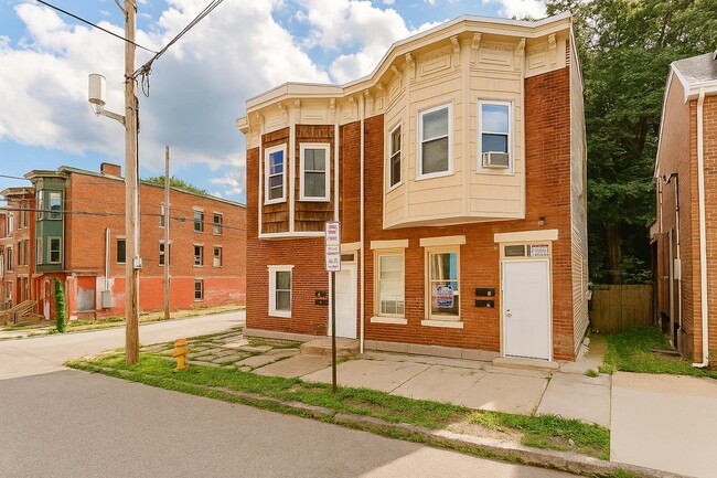 Building Photo - 35 Benkard Ave Rental