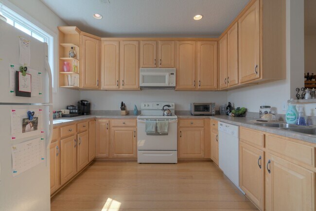 Photo - 250 Sheliah Ct