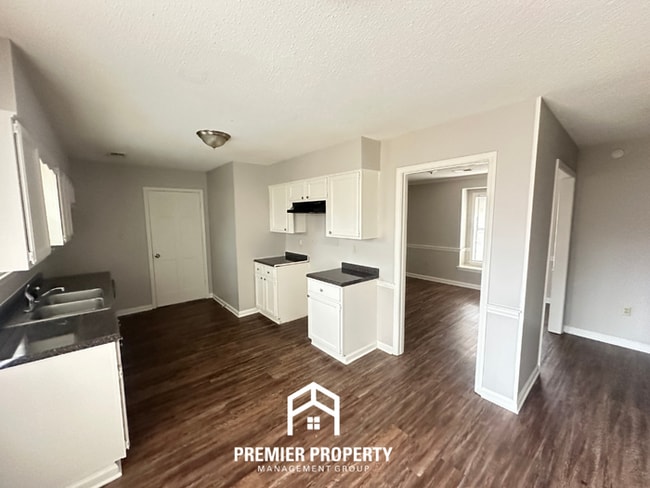 Photo - 6764 Henredon Dr