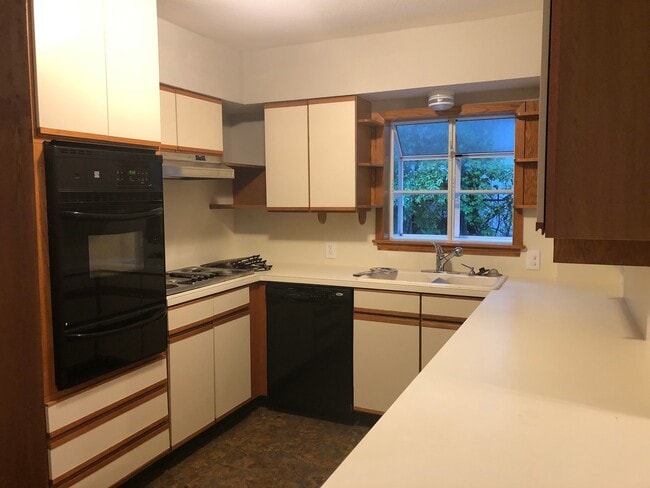 Building Photo - 4 Bedroom / 2.5 Baths / 2 Car Garage with ... Rental