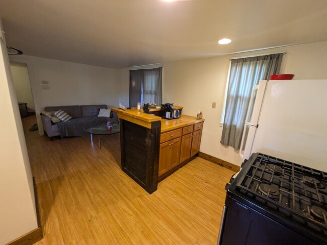 Photo - 2612 N Fratney St Unit 2612 upper