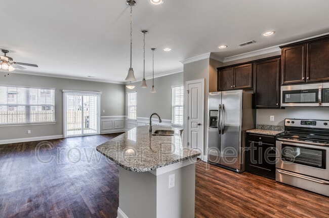 Photo - 362 Halton Crossing Dr SW