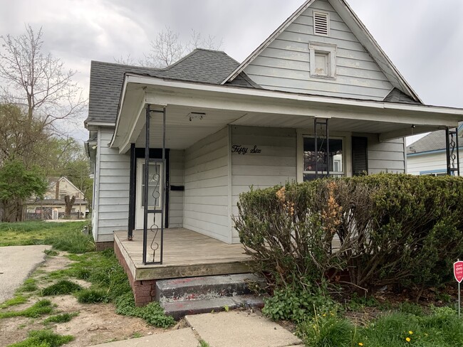 Building Photo - 56 Bismark St