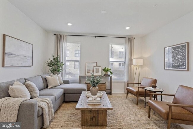 Photo - 2709 Light St