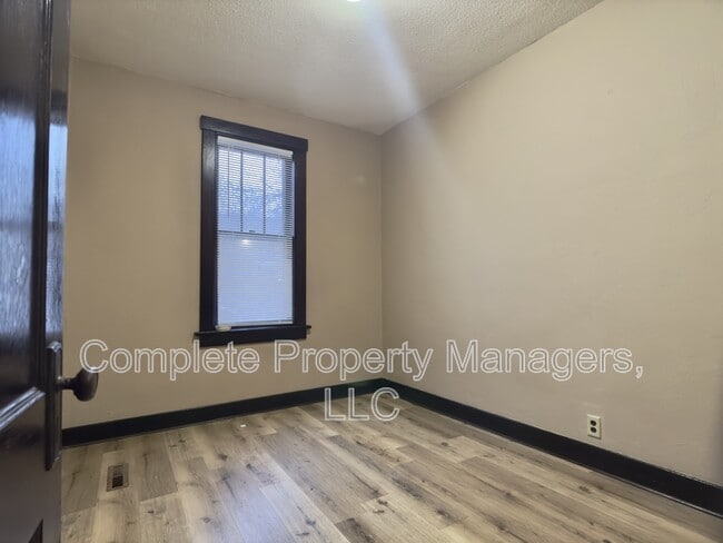 Photo - 325 E Washington St